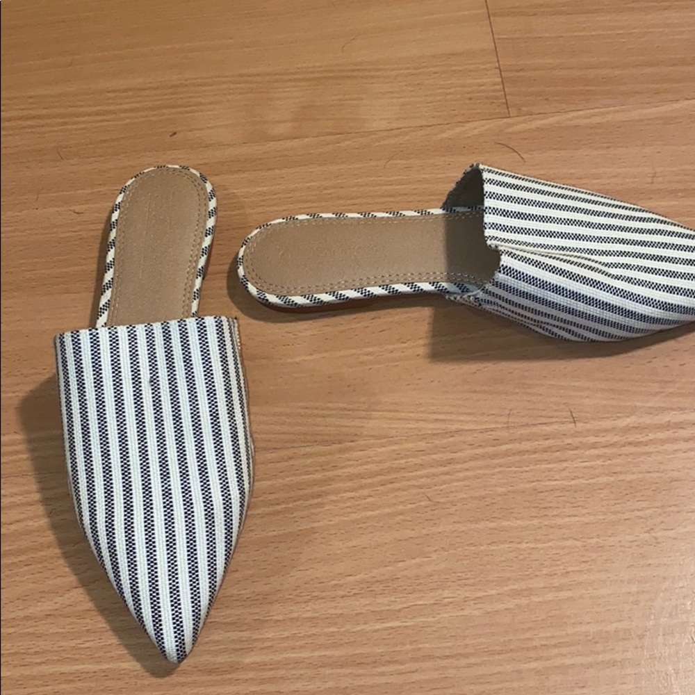 Slip on shoes - Picture 2 of 3